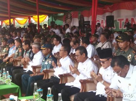 Bupati Mursini Hadiri Acara Tanam Padi Perdana di Siak