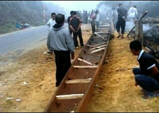 Beginilah Semangat Gotong-royong Masyarakat Kuansing Demi Budaya Pacu Jalur