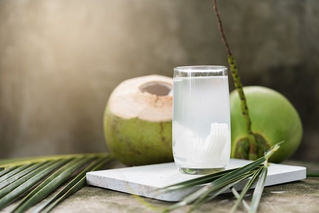 Minum Air Kelapa Setiap Hari Dianjurkan? Simak Ulasannya