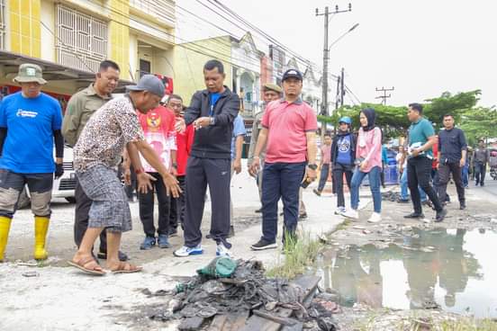 Sempat Dikeluhkan Warga, Pj Wako Pekanbaru Langsung Perintahkan PUPR Overlay Jalan Suka Karya