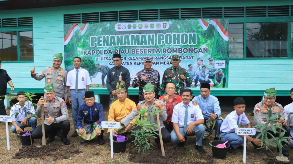 Susuri Sungai di Desa Bokor, Kapolda Riau Tekankan Pelestarian Alam dan Budaya