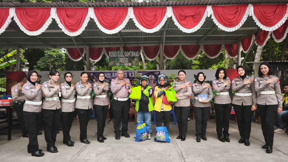 HUT Polwan ke-78, Polantas Karib Rangkul Ibu-Ibu Ojol di Pekanbaru
