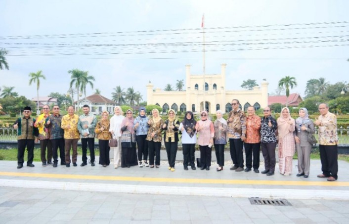 Kunjungi Istana Siak, Bupati Afni Minta DPR RI Beri Perhatian Khusus untuk Renovasi Cagar Budaya