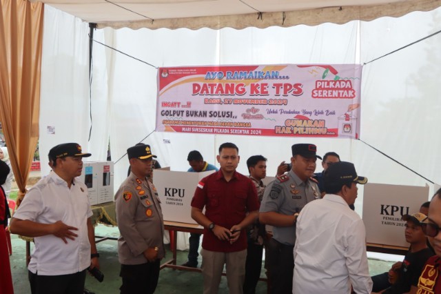 Forkopimda Rohul Tinjau Proses Pemungutan Suara Pilkada Serentak 2024 Di Kecamatan Rambah