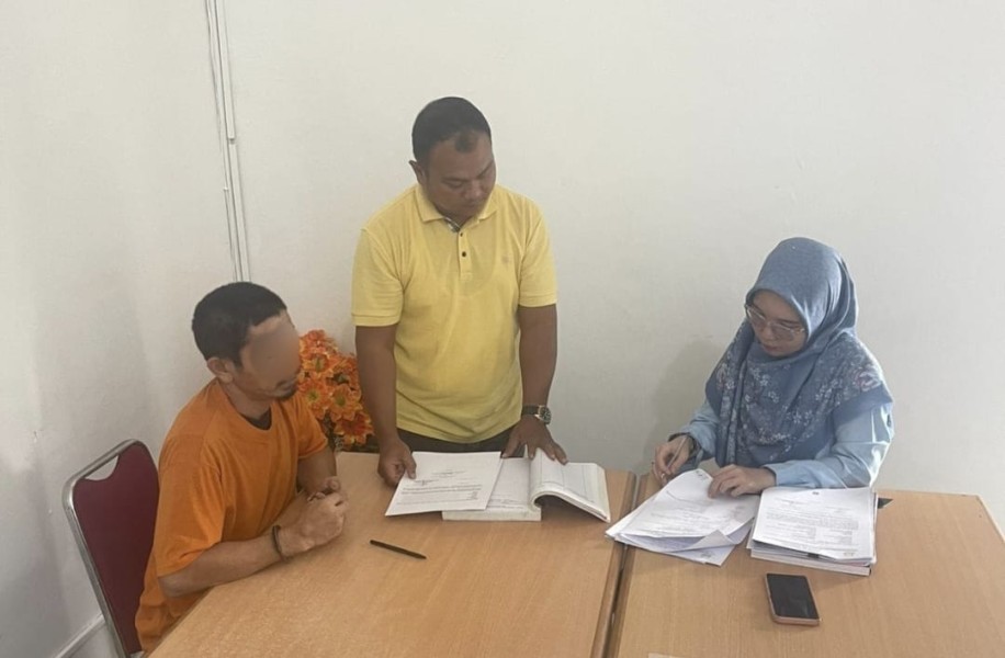 Polsek Tualang Limpahkan Tersangka Kasus Persetubuhan Anak ke Kejari Siak