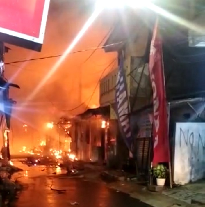 Depo Pertamina Koja Jakut Diamuk Si Jago Merah