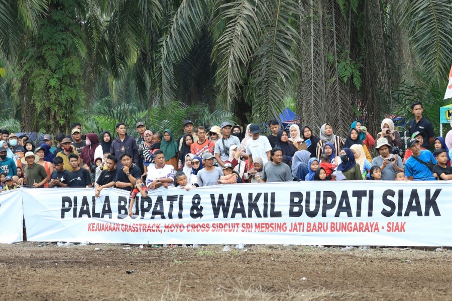Kejuaraan Motor Cross Resmi Dibuka, Bupati Afni: Kebut-kebutan Bukan di Jalan, Tapi di Lintasan