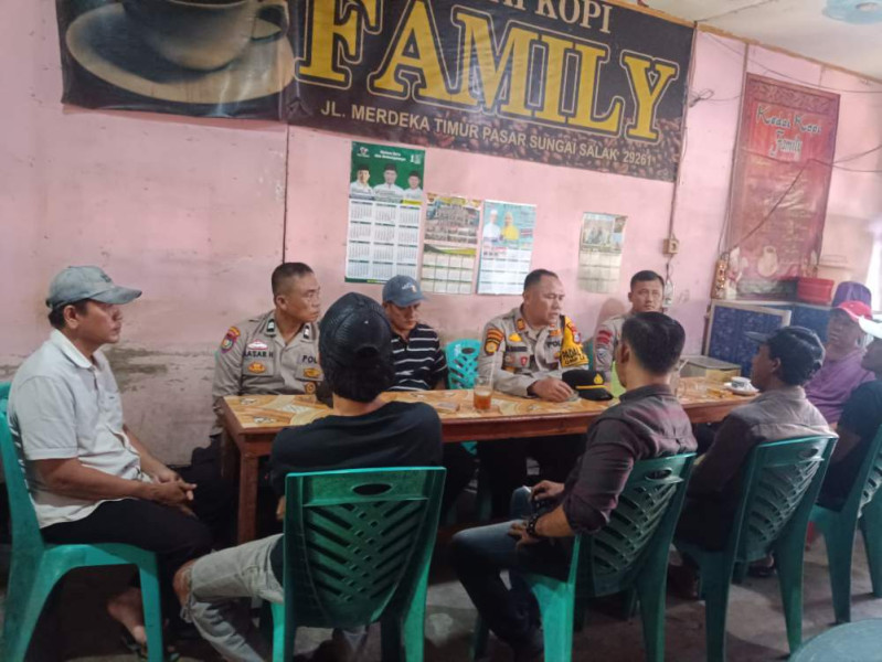 Kapolsek Tempuling Lakukan Cooling System Bersama Masyarakat, Berikan Edukasi Pasca Pilkada