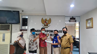  Perdana Serahkan Daftar Isian Kuisioner, KI Riau Apresiasi PPID Utama Kampar