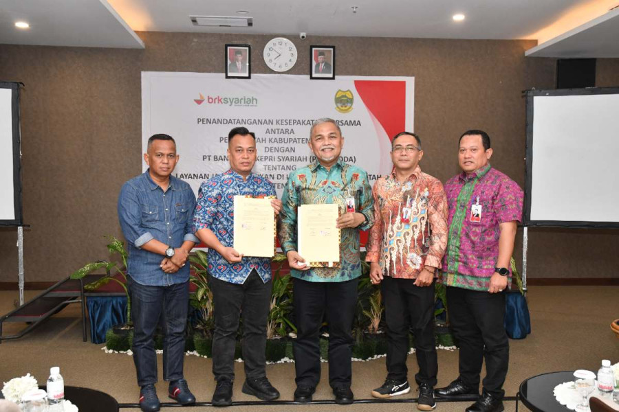 Dukung Perekonomian Masyarakat, Bupati Lingga Teken MoU dengan BRK Syariah