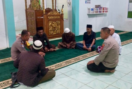 Polsek Tandun Ajak Jamaah Mushola Al Ikhlas Sukseskan Pilkada 2024