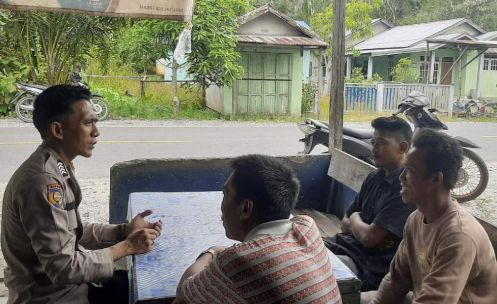 Sambangi Desa Pulau Palas, Polsek Tembilahan Hulu Ajak Masyarakat Sukseskan Pilkada tahun 2024