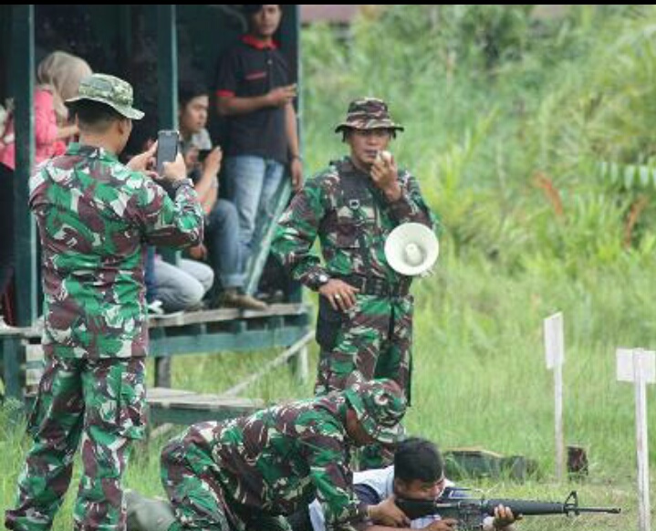 Bikin Kaget, Wartawan di Inhil Gunakan Senjata M16 Lepaskan Tembakan Beruntun