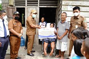 Wabup Husni Serahkan Bantuan kepada Maylisa