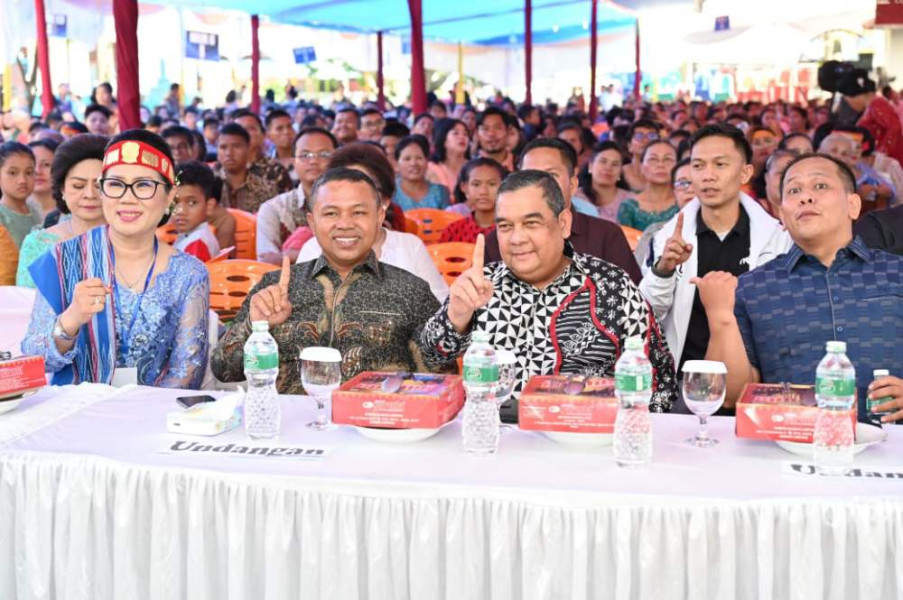 Hadiri HUT HKBP Ressort Sukajadi Pekanbaru, Abdul Wahid: Mari Bersama Membangun Riau