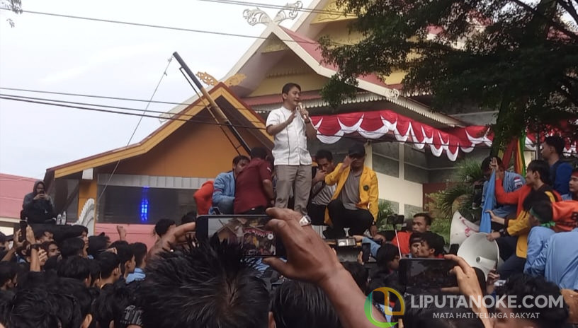 Ditemui Waka DPRD Riau, Mahasiswa Ancam Demo Lagi Bila Tuntutan tidak Ditanggapi