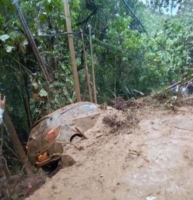 Kelok Sembilan Sumbar Rentan Longsor, Pengguna Jalan Diminta Waspada
