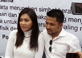  Benarkah Hubungan Denada dan Ihsan Putus?