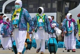 Kedatangan Para Jamaah Haji Kuansing Disambut Langsung Bupati Mursini