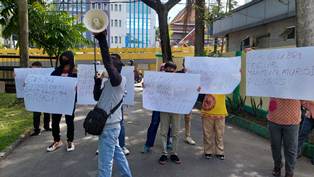 Buntut Pemblokiran Nomor Seluler, Kadis LHK Riau Didemo Wartawan