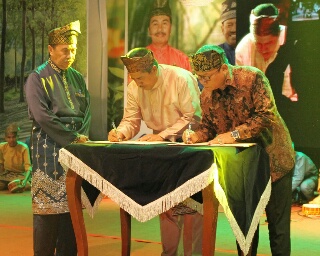 Gubri Buka Secara Resmi Festival Siak Bermadah & Festival Kabupaten Lestari 2019