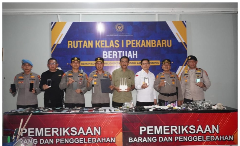 Razia Gabungan di Rutan Sialang Bungkuk Pekanbaru, Puluhan Barang Terlarang Ditemukan