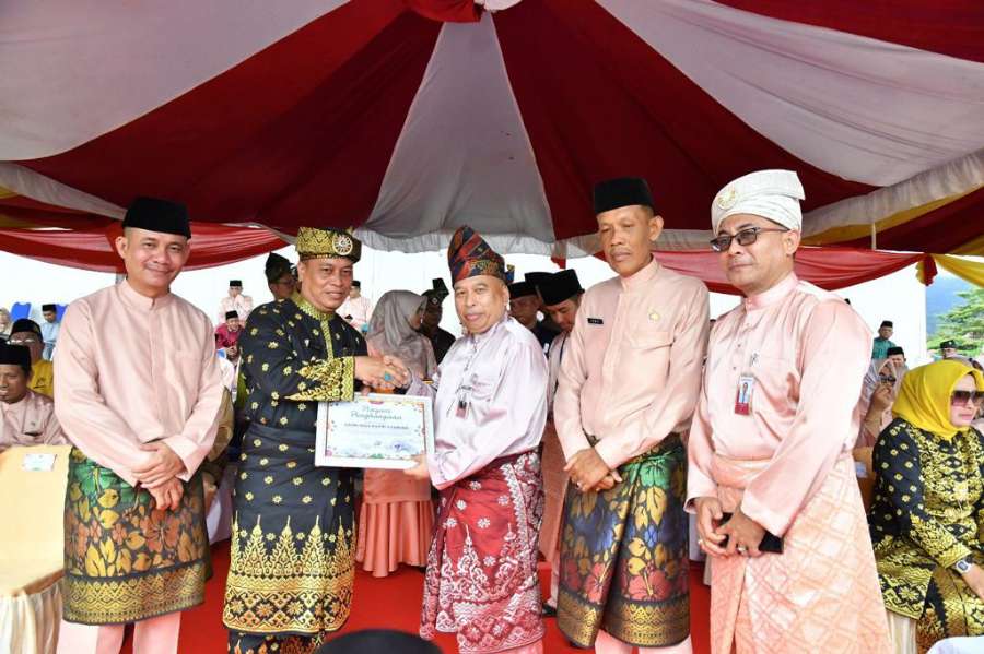 HUT Ke-20 Kabupaten Lingga, BRK Syariah Dianugerahi Penghargaan Pembangunan Sektor Keuangan