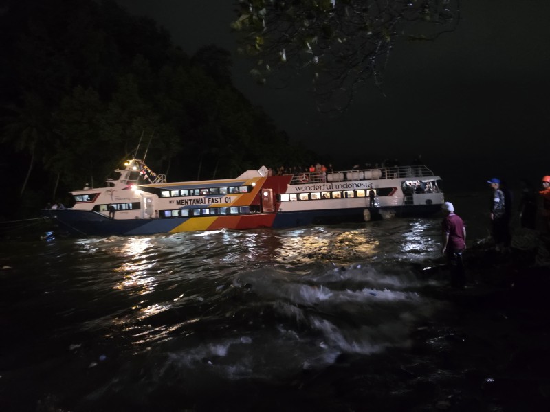 MV Mentawai Fast Kandas di Muara Padang, 306 Penumpang Selamat Dievakuasi