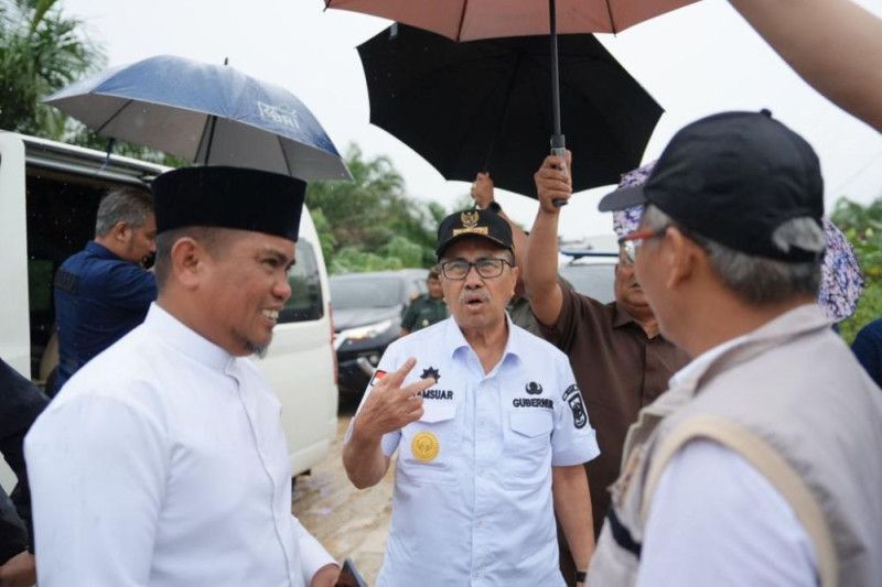 Bersama Komisi V DPR RI Tinjau Jalan Lintas Bono, Gubri Berharap Pusat Berikan Perhatian Lebih