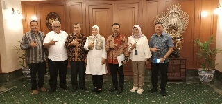 Abdul Wahid & Gubernur Riau Disambut Mentri Hj. Ida Fauziah