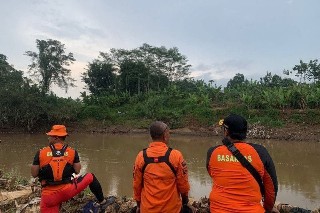 Tim SAR Masih Lakukan Pencarian Mahasiswa PCR yang  Tenggelam di Pulau Cinta Kampar