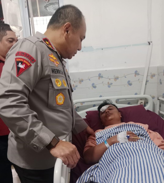 Kapolda Riau Jenguk Korban Pengeroyokan, Pastikan Kasus Diusut Tuntas Tanpa Pandang Bulu