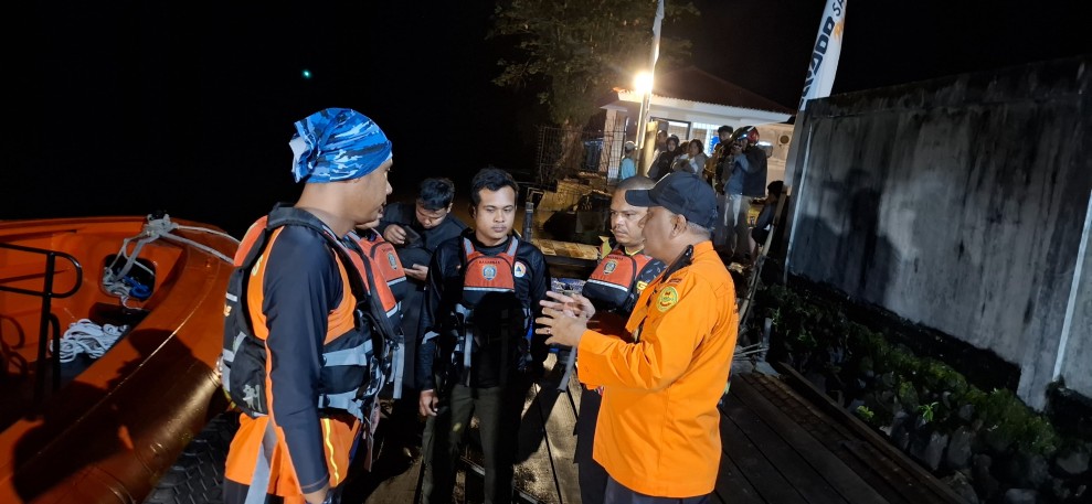 Cuaca Buruk, Perahu yang Ditumpangi Nelayan Terbalik di Pulau Pisang Gadang Padang