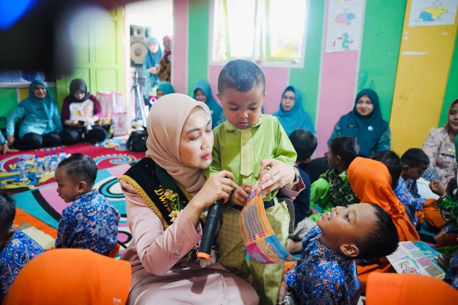 Bunda PAUD Henny Sasmita Wahid Ajak Anak-anak di Kampar Kenali 'Isi Piringku' dengan Cara Menyenangkan