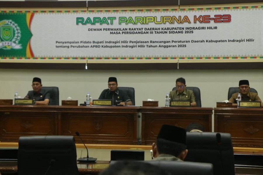 Di Rapat Paripurna DPRD Inhil, Bupati Herman Sampaikan Penjelasan Ranperda Perubahan APBD 2025