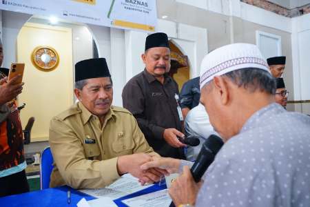 Bupati Alfedri Harap Mustahik Penerima Zakat Hari Ini, Tahun Depan Jadi Muzakki