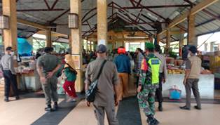 TNI, Polri & Satpol PP Kabupaten Siak Lakukan Patroli di Pasar Raya Belantik 