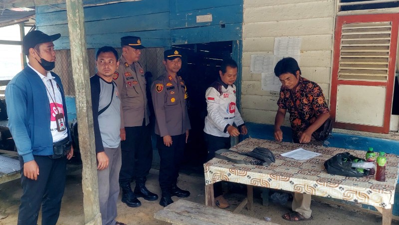 Kapolsek Ujung Batu Sosialiasi dengan Ketua Panwascam Mengenai DPTB Pilkada 2024