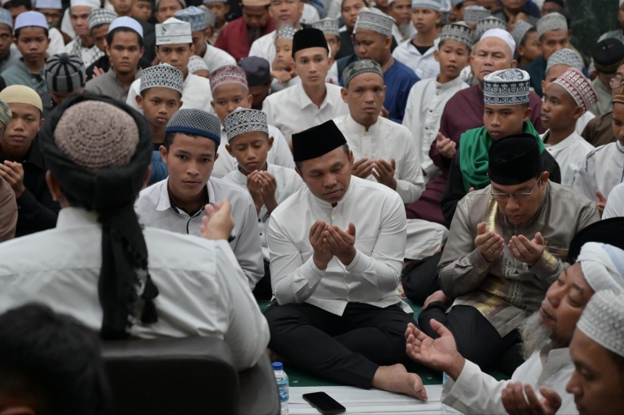 Sholat Ghaib Doakan Driver Ojol Korban Demo, Gubri Wahid Ajak Masyarakat Jaga Kedamaian, Tidak Terprovokasi