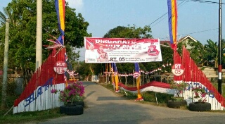 Sambut HUT RI Ke-73 , Warga Kampung Baru Sentajo Bertungkus Lumus Hiasi RT