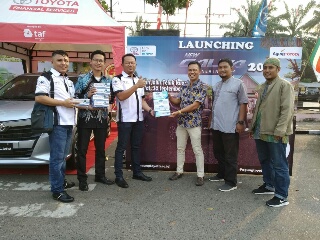 Toyota Gandeng PWI Kuansing Bagi-bagi Masker