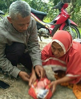 Warga Siak Dihebohkan Penemuan Bayi di Kebun Sawit
