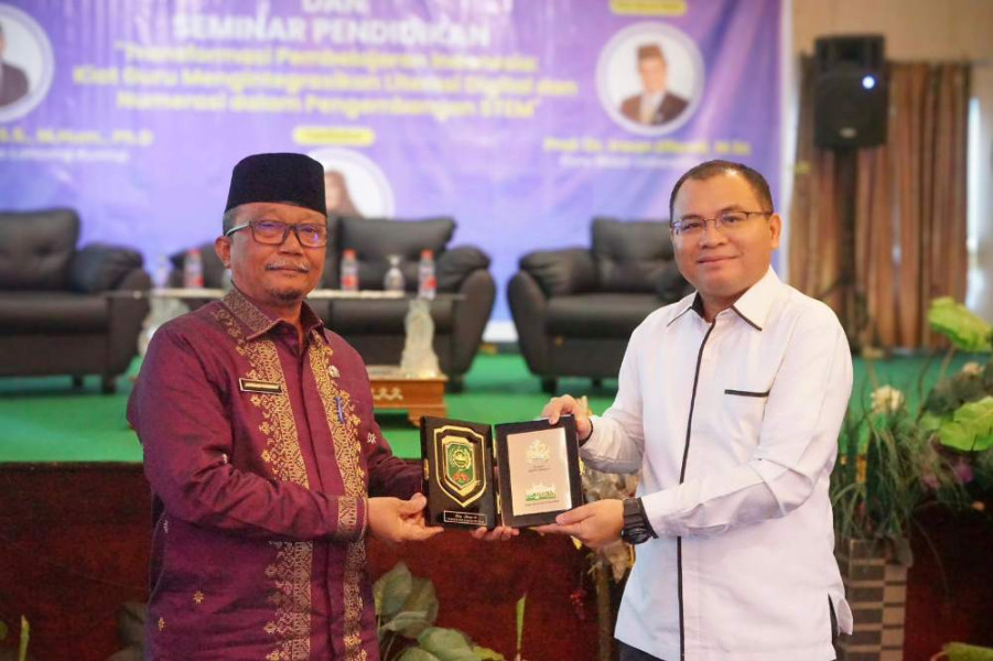 Peduli Terhadap Pendidikan, Pemkab Siak Raih Penghargaan dari Universitas Lancang Kuning