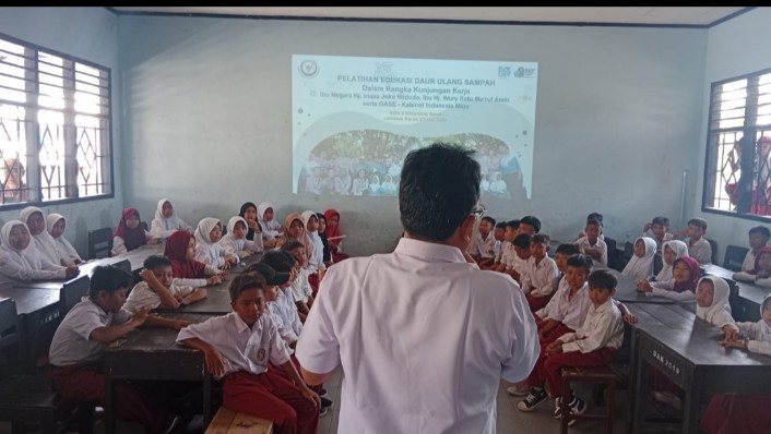 KKP Edukasi Siswa SD untuk Kelola Sampah Plastik