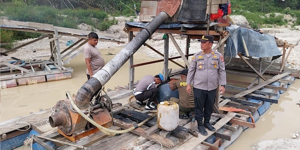 48 Rakit PETI di Kuansing Dimusnahkan, Polda Riau Tegaskan Komitmen Berantas Tambang Ilegal