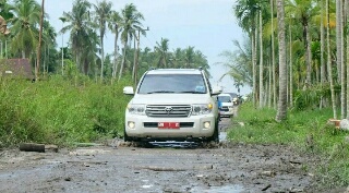 Buka MTQ Ke-47, Bupati Inhil Tepati Janji Lintasi Jalan Kota Baru-Sanglar-Pulau Kijang Gunakan Mobil
