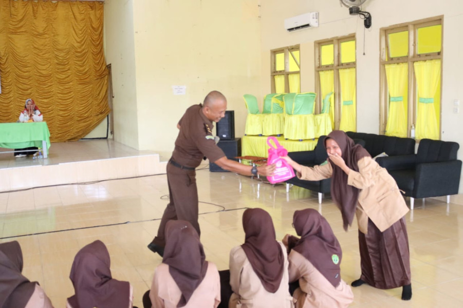 Jaksa Masuk Sekolah Disambut Antusias Siswa SMA Negeri 1 Rambah Rohul