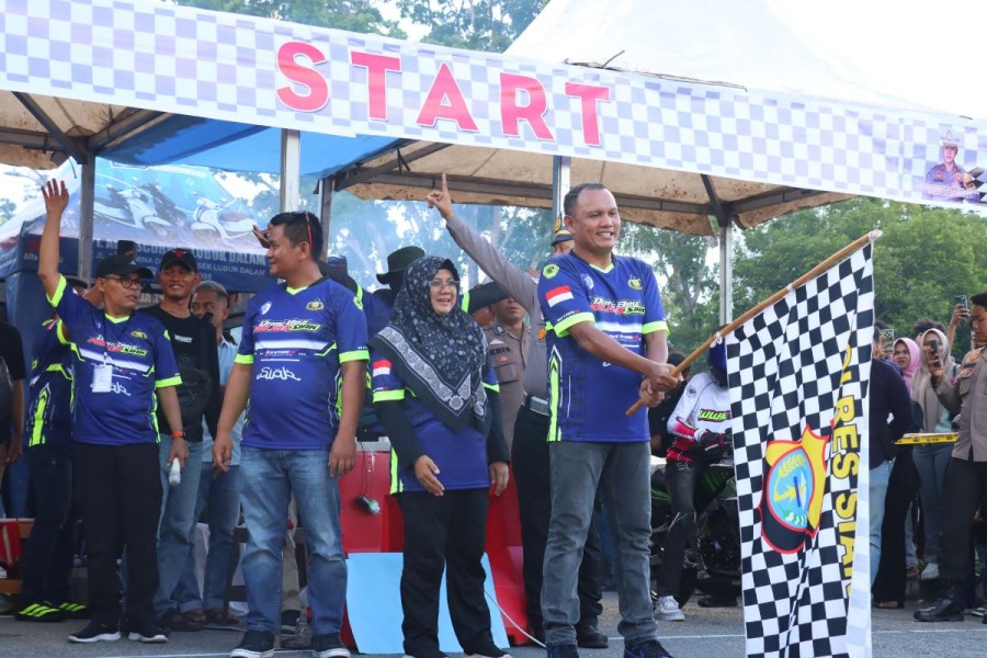 Drag Bike Meriahkan HUT Lalu Lintas Bhayangkara ke-70 di Siak, Ribuan Warga Tumpah Ruah