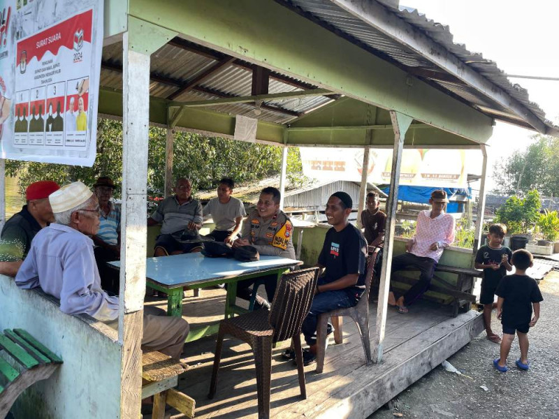 Kapolsek Concong Langsung Temui Warga Sampaikan Pesan Pilkada Damai 2024