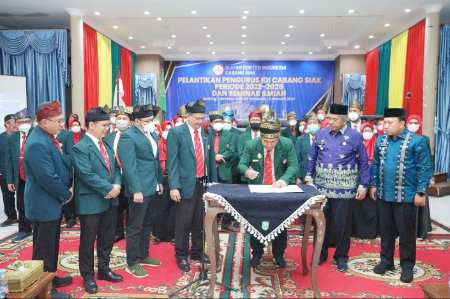  68 Pengurus IDI Siak Dilantik, Bupati Alfedri Minta Tingkatkan Kualitas Program Kerja